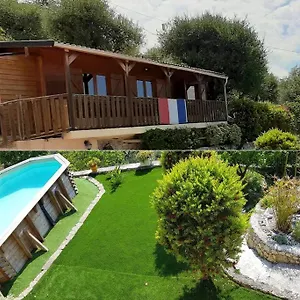 Côte D'azur Piscine Terrasse Et Vue Chalet Drap